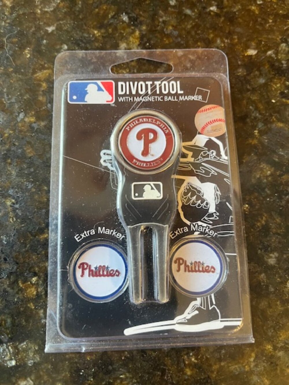 MLB Philadelphia Phillies Divot Tool with Magnetic Ball Markers